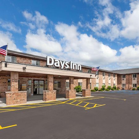 Baymont By Wyndham Manistee Hotel Екстериор снимка