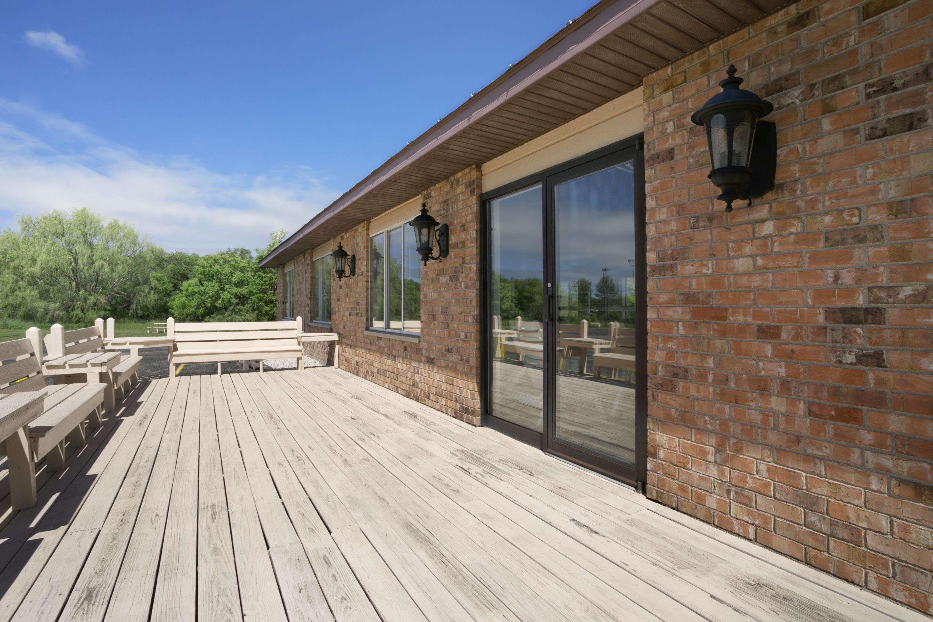 Baymont By Wyndham Manistee Hotel Екстериор снимка